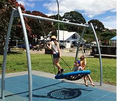 Play Swings